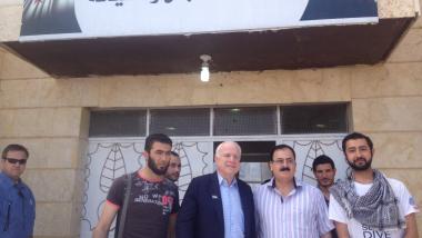 Half der IS? US-Senator McCain reiste illegal nach Syrien