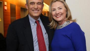 Lanny Davis und Hillary Clinton. Er sollte für Clinton den Kontakt zum Putschregime herstellen 