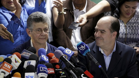 Henry Ramos Allup (links) wird der zukünftige Chef des venezolanischen Parlaments. Als Sprecher der Opposition will er die Regierung stürzen.