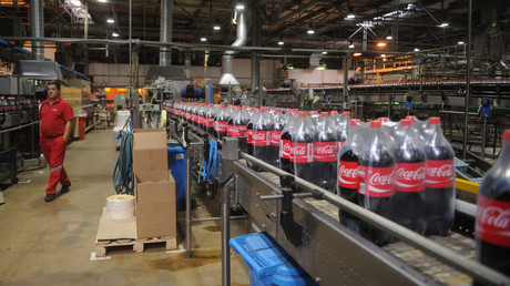 Einheimische wie ausländische Softdrinks werden wohl bald teuerer. Produktionsanlage von Coca-Cola in Moskau