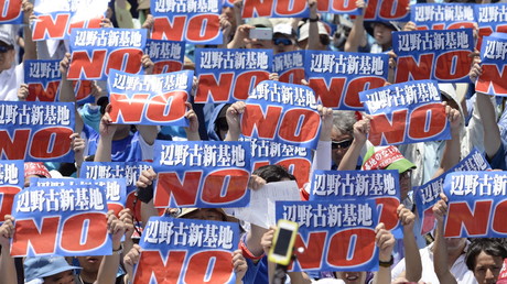 35.000 Demonstranten protestieren gegen die neue US-Militärbasis in der Regionalhauptstadt Naha auf Japans südlichen Insel Okinawa, 17. Mai 2015.