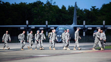 US-Soldaten landen auf der Luftwaffenbasis Muniz in San Juan, Puerto Ricoo.