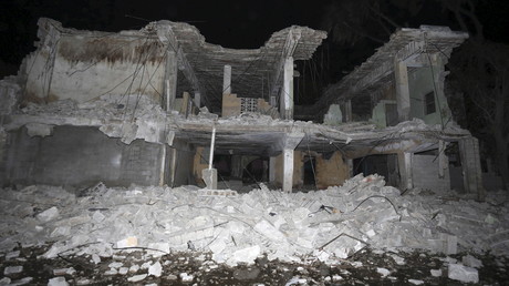 Zerstörtes Gebäude nach einem Bombenangriff in Somalia, Mogadischu, Somalia Februar 2016. 