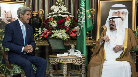 Der saudische König Abdullah bin Abdul Aziz al-Saud beim Treffen mit US-Außenminister John Kerry in Jeddah, 11. September 2014.