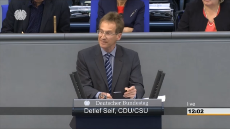 Detlef Seif verliest Jan Böhmermanns "Schmähgedicht" über Recep Erdogan im Bundestag