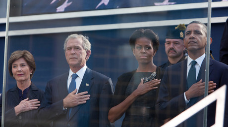 For the cameras they mourn the tenth anniversary of the attacks - What do George W. Bush and Barack Obama?