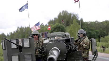 U.S. Panzertruppen in der Nähe der lettischen Stadt Subate im Rahmen des NATO-Manövers Dragoon Ride II, Lettland, 6. Juni 2016. 

