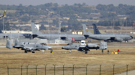 US-Kampfflugzeuge vom Typ Thunderbolt II auf dem türkischen Luftwaffenstützpunkt Incirlik. 11. December 2015