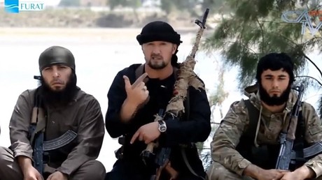 Der aus Tadschikistan stammende neue IS-Oberbefehlshaber im Irak, Gulmurat Chalimow, ist ein ehemals von den USA ausgebildeter Oberst einer Spezialeinheit der Polizei.

Quelle: Youtube / CATV NEWS

