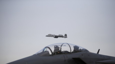 Ein US-Erdkampfflugzeug vom Typ A-10 Thunderbolt II wie es auch bei dem Angriff auf die syrischen Regierungstruppen in Deir ez-Zor  während des Waffenstillstandes am 17. September zum Einsatz kam. 