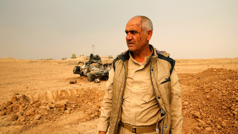 Ein Peschmerga-Kämpfer während eines Gefechts mit dem IS in der Nähe von Mossul, Irak; 24. Oktober 2016.