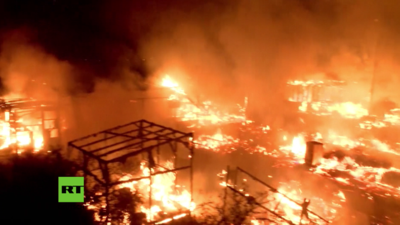 Massives Feuer im sogenannten Dschungel von Calais ausgebrochen