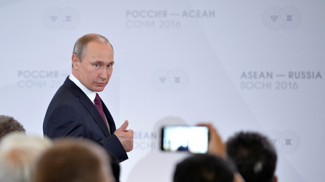 Kann zufrieden sein: Wladimir Putin sieht sich keinen neuen Sanktionen des Westens ausgesetzt. 