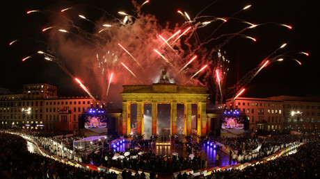 Feuerwerk vor Deutschlands Wahrzeichen - Doch es gibt nicht nur Grund zum Feiern.