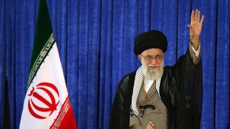 Der iranische Präsident Ayatollah Ali Khamenei bei einer Ansprache zum Tod des Staatsgründers Khomeini in Tehran, 3. Juni 2016.