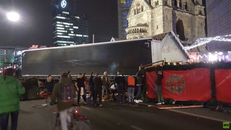 Terrorverdacht – LKW fährt in Menschenmenge auf Weihnachtsmarkt in Berlin