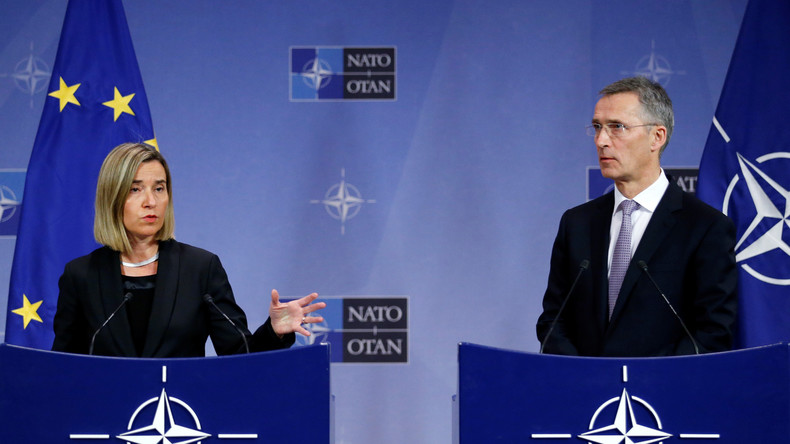 Die EU-Vertreterin Federica Mogherini mit NATO-Generalsekretär Jens Stoltenberg.