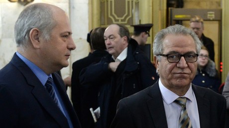 PYD-Vertreter Xalid Isa (rechts) vor dem Treffen mit dem russischen Außenminister Lawrow.