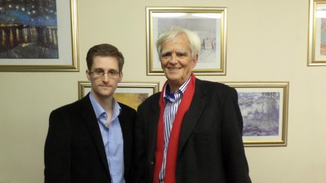 Hans-Christian Ströbele traf den NSA-Whistleblower Edward Snowden 2013 in Moskau.