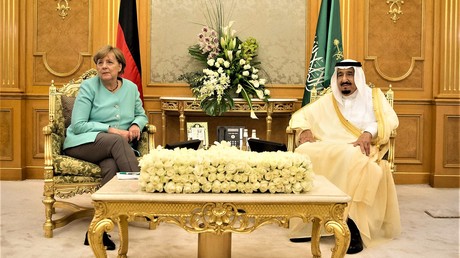 Deutsche Bundeskanzlerin Angele Merkel und der saudische König Salman bin Abdulaziz Al Saud in Dschidda, Saudi-Arabien am 30. April 2017. 