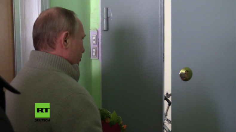 Putin überrascht ehemaligen Vorgesetzten in Dresden zum Geburtstag.