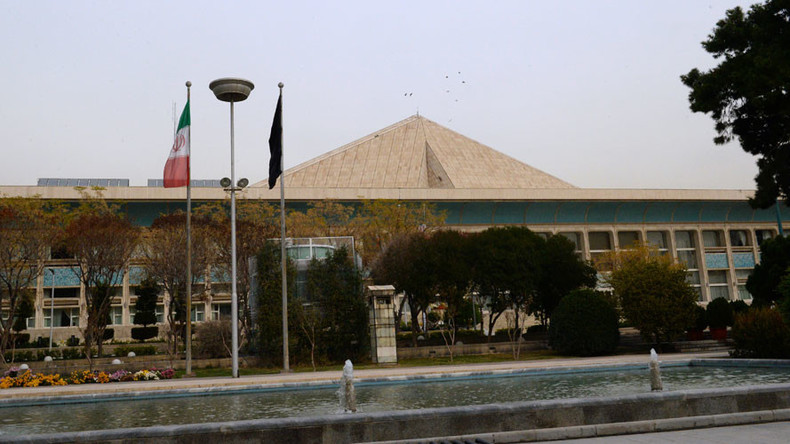 Schüsse im iranischen Parlament und am Mausoleum von Ajatollah Chomeini - mindestens ein Toter