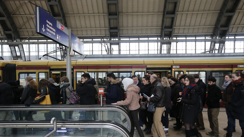 Berlin: Verspätungen und Unterbrechungen des Bahnverkehrs durch Brand am S-Bahnhof
