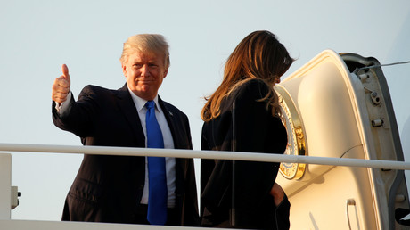 US-Präsident Donald Trump nebst Gattin besteigen die Präsidentenmaschine Air Force One auf ihrem Weg nach Paris